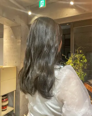 カラー maina/透明感 ベージュ/ブラウンのヘアスタイル