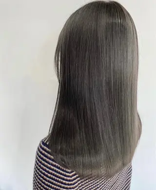 セミロング JELUNA所属・市岡 京香のヘアスタイル