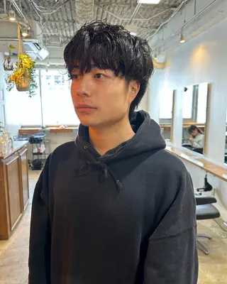 ショート パーマ メンズ グランジヘア 無造作ヘアHYUGAのヘアスタイル