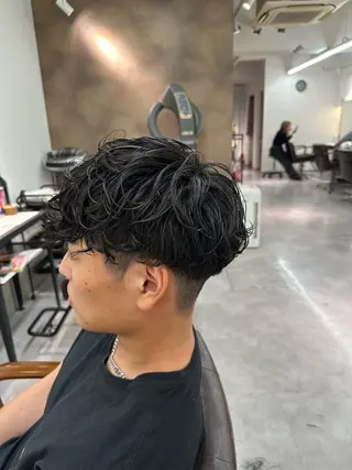 パーマ メンズ 黒木 悠大のヘアスタイル