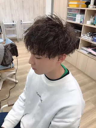 ミディアム メンズ ファミールヘア所属・メンズパーマ波巻き 🌳大森悠登🌳のヘアスタイル