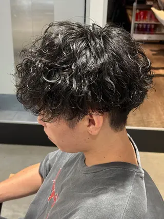 ミディアム パーマ メンズ メンズカットパーマ ✂️ JOYAのヘアスタイル