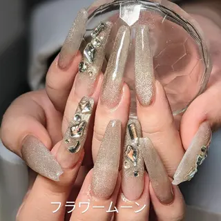 ネイル フラワー ムーンのネイルデザイン