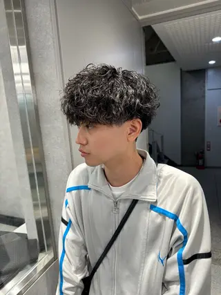 ショート カラー パーマ ヘアアレンジ メンズ スパイキー/フェザー /波巻き/かいとのヘアスタイル