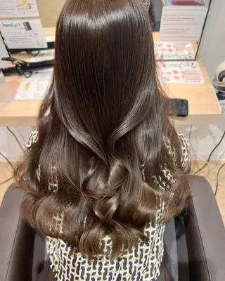 ロング 伊藤 愛美のヘアスタイル