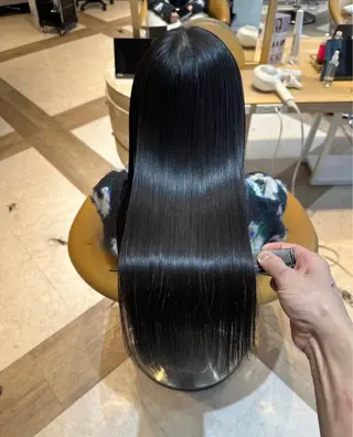 セミロング 服部大地/ブリーチ 無しWカラー髪質改善のヘアスタイル