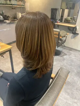ミディアム 大久保 佳奈のヘアスタイル