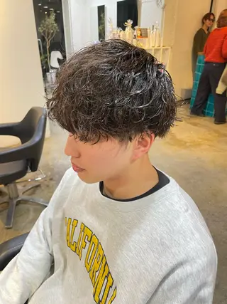 ミディアム パーマ メンズ RIN／韓国ヘア レイヤーカットのヘアスタイル