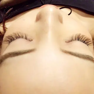 マツエク・マツパ 中野 里咲のヘアスタイル