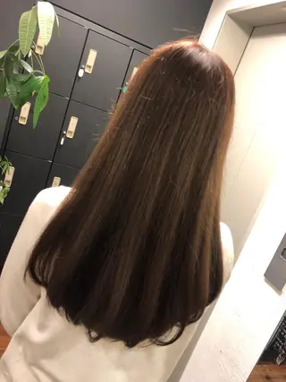 セミロング 美髪/髪質改善 レイヤー/透けカラーのヘアスタイル