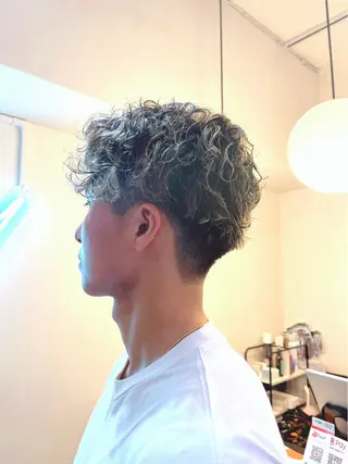 ミディアム パーマ メンズ ハイトーンカラー 🦋yuri🦋のヘアスタイル