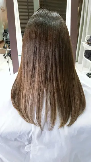 ロング newi WASHIOのヘアスタイル