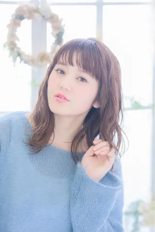 ミディアム 齋藤 咲のヘアスタイル