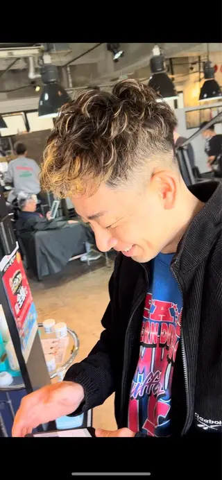 ショート カラー パーマ メンズ men'shair TAO East店所属・メンズ 眉ワックス脱毛の眉毛・アイブロウイメージ