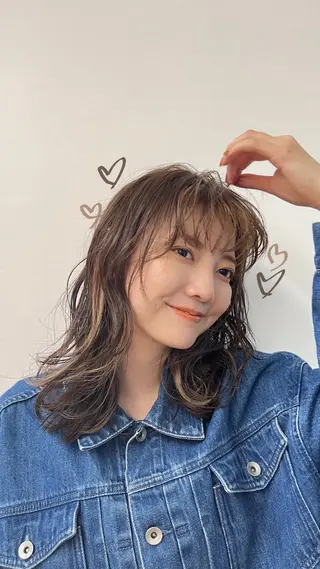 ミディアム カラー パーマ 阿久津真衣 似合わせカットのヘアスタイル