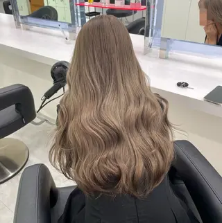 ロング カラー ミルクティーベージュ 🤍Yumeのヘアスタイル