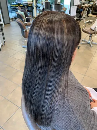 ミディアム カラー Ripps長居所属・メテオ ／ヘアカラー 西川菜実のヘアスタイル