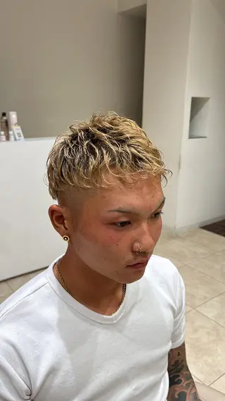 メンズ 髪の修復専門サロン　hair place VIVE所属・KOTA / ハイトーン/髪質改善のヘアスタイル