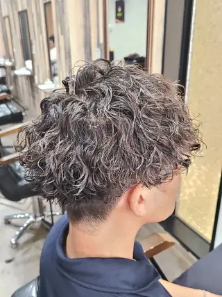 メンズ パーマ EDEN店長／ 短髪／パーマ職人🔥のヘアスタイル