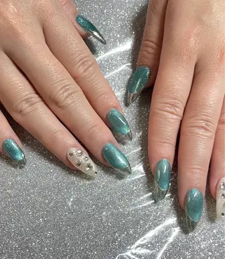 ネイル VIERU 🌈🎀💖のネイルデザイン