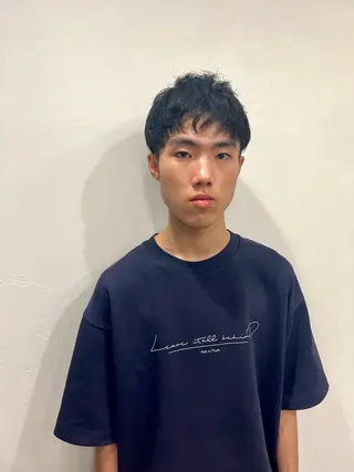 メンズ moco by doll所属・PON ハイトーン ショートカット心斎橋のヘアスタイル