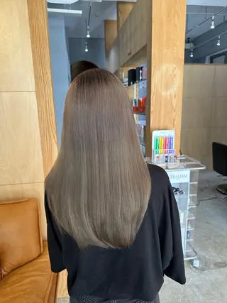 ミディアム miloc MOMOKAのヘアスタイル