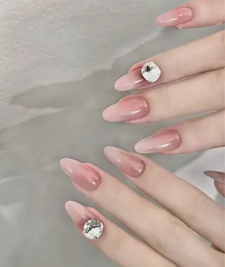 ネイル pink ladyサロン所属・べ にのネイルデザイン