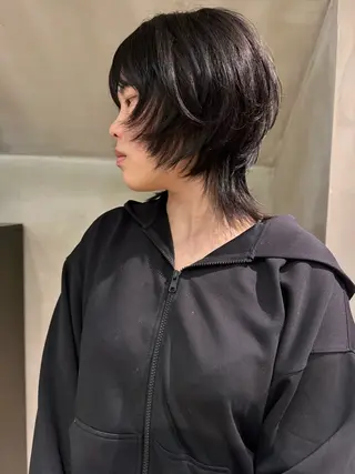 ミディアム アカリ /ショートカットのヘアスタイル