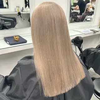 ミディアム レイヤーカット✂︎ ハイトーン🧋ひろむのヘアスタイル