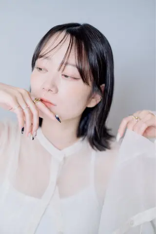 ミディアム 山口 恋のヘアスタイル