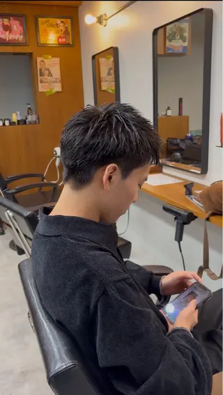 メンズ まろやかなベージュ 小池春樹のヘアスタイル