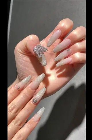 ネイル I-nailロング /ワンホン/キラキラのネイルデザイン