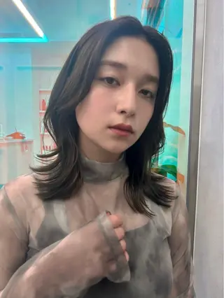 ミディアム 飯嶋 萌のヘアスタイル
