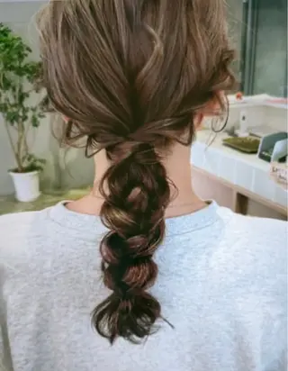 ロング ヘアアレンジ au美容室所属・au栄矢場町 水素髪質改善Tのヘアスタイル