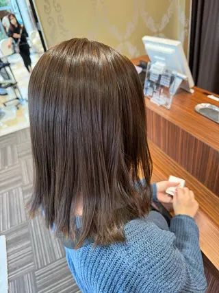 セミロング カラー 中根 沙千野のヘアスタイル