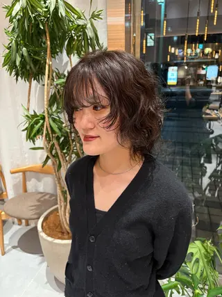 ミディアム パーマ 風香🪼レイヤー カット/艶カラーのヘアスタイル