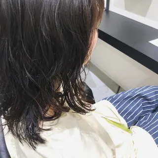 ミディアム パーマ 丸尾 沙弥香のヘアスタイル
