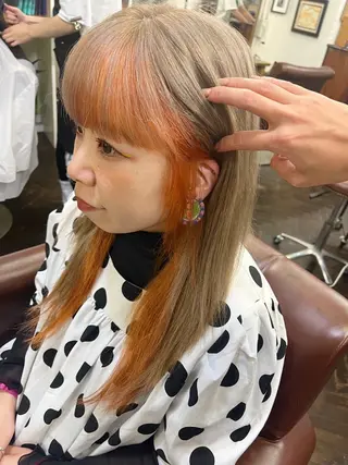 セミロング カラー モモカ/ハイトーン /バレイヤージュのヘアスタイル