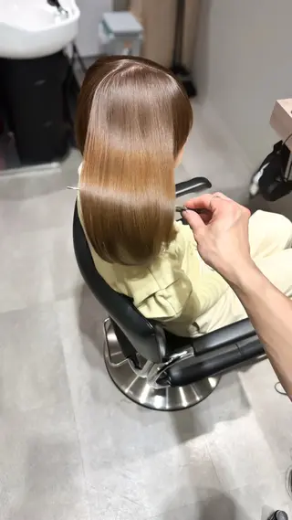 セミロング カラー ヘアアレンジ MiU所属・韓国×髪質改善×美髪 縮毛矯正×レイヤーのヘアスタイル