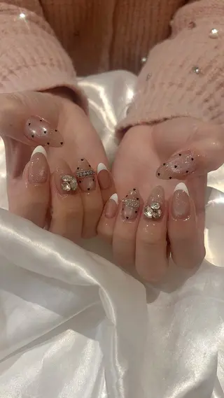 ネイル 𝘙𝘪𝘰𝘯𝘢 ...🕯🤍のネイルデザイン