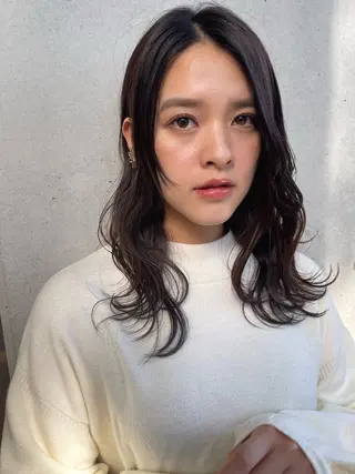 セミロング StellA所属・アートディレクター ワダヒサノリのヘアスタイル