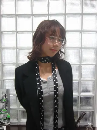 セミロング トレンド/天神大名 ハイトーン/レイヤーのヘアスタイル