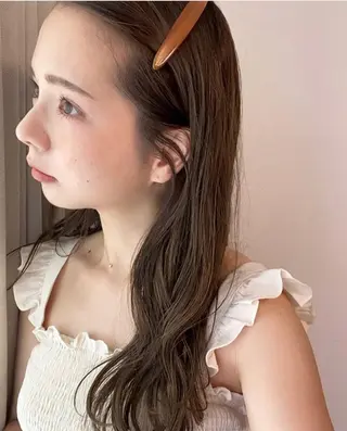 ロング カラー 透明感/オリーブ/ グレージュ/YUKAのヘアスタイル