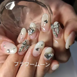 ネイル フラワー ムーンのネイルデザイン