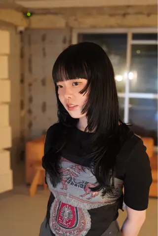 セミロング Alter所属・MANA /レイヤー /暖色カラーのヘアスタイル