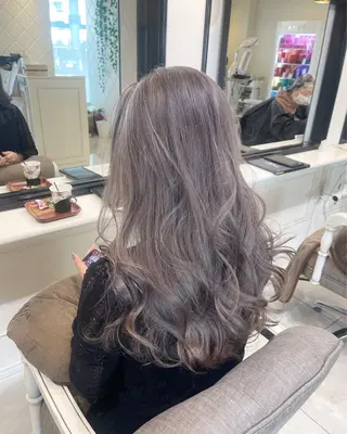 ロング カラー 濱田輝レイヤー 韓国風 ハイトーンのヘアスタイル