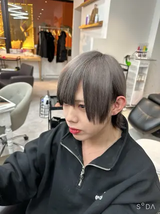 ショート 奥本 侑 ハイトーン、髪質改善のヘアスタイル