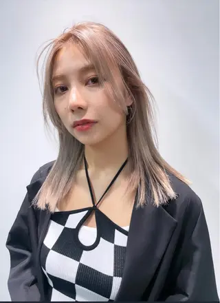 セミロング カラー 韓国レイヤーカット/ ダブルカラーのヘアスタイル