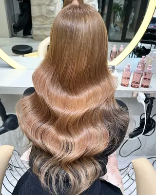 カラー Lond Le'a /ハイトーンカラーのヘアスタイル