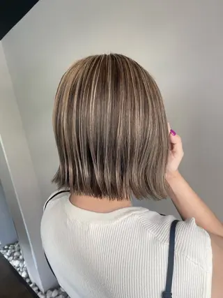 ミディアム _White所属・ＳＨＩ ＺＵのヘアスタイル